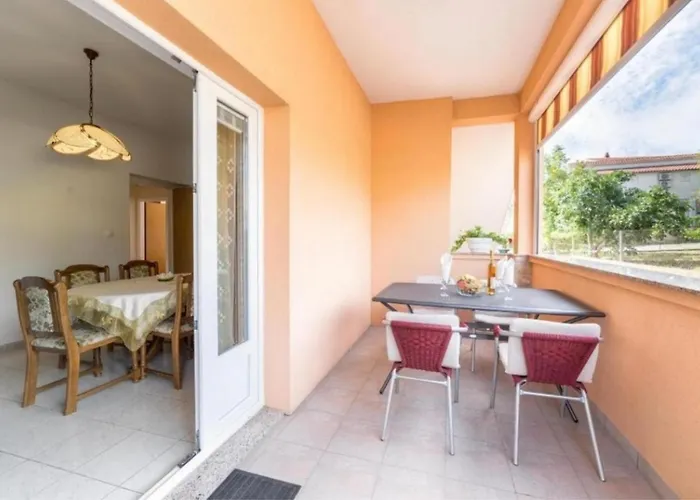 With Parking Space - 21743 沃迪切